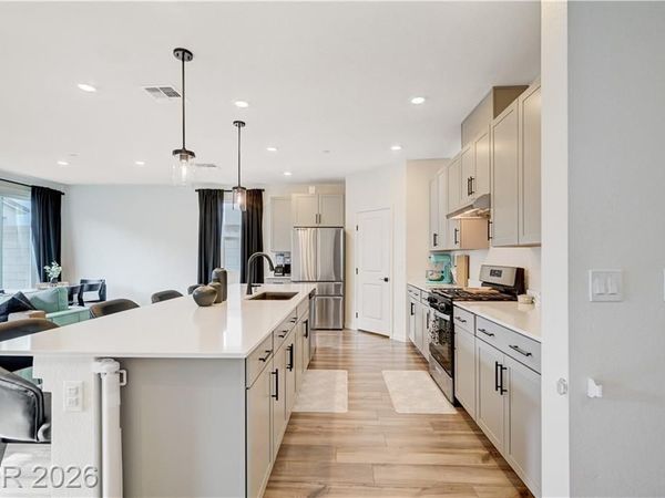 10207 Canyon Mantle Street, Las Vegas, NV 89166