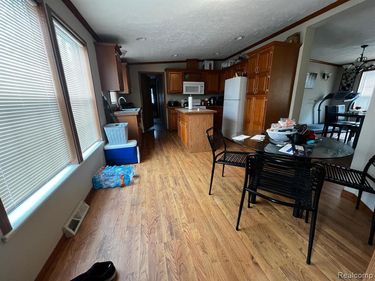 67 CARMELL , Belleville, MI 48111