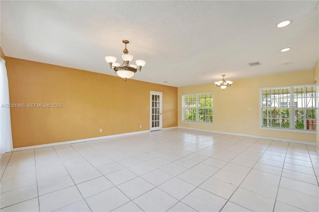 6895 SW 16th St, Miami, FL 33155 Photo