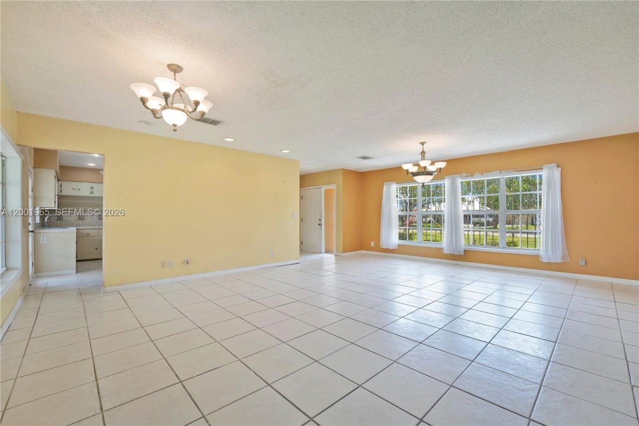 6895 SW 16th St, Miami, FL 33155 Photo