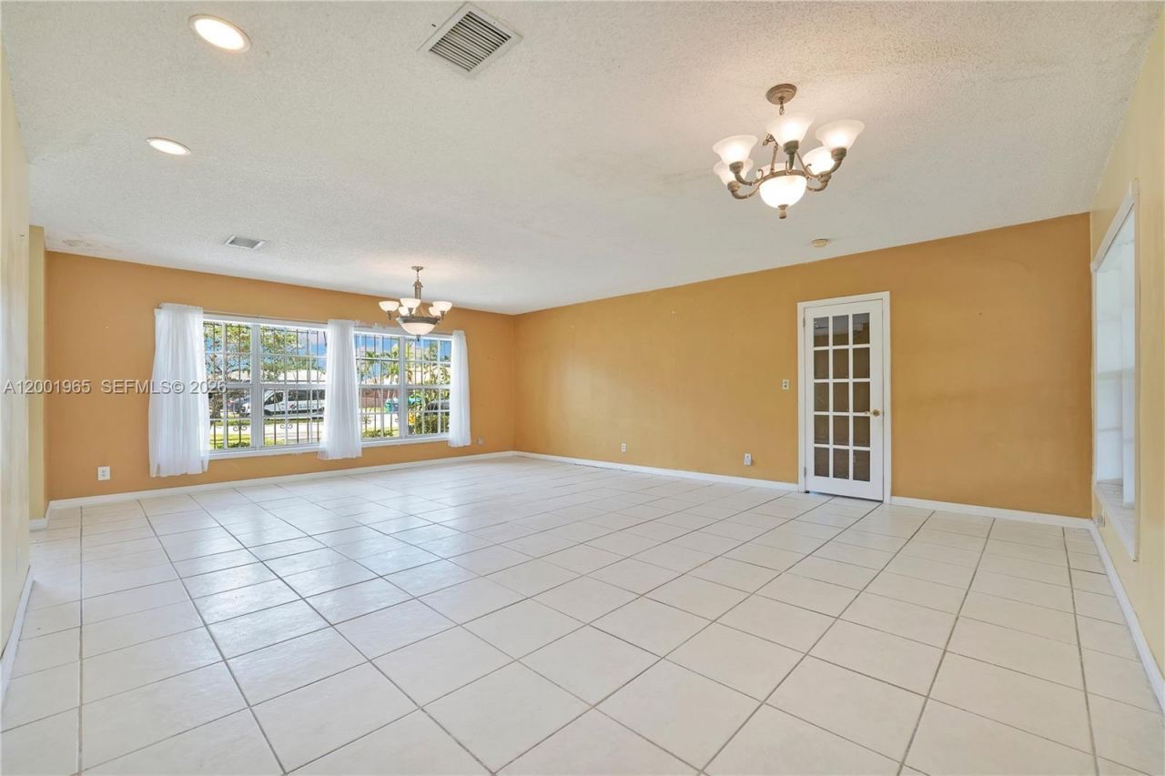 6895 SW 16th St, Miami, FL 33155 Photo