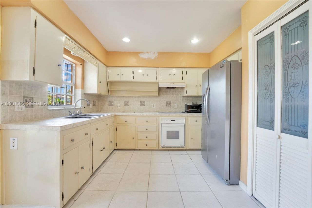 6895 SW 16th St, Miami, FL 33155 Photo