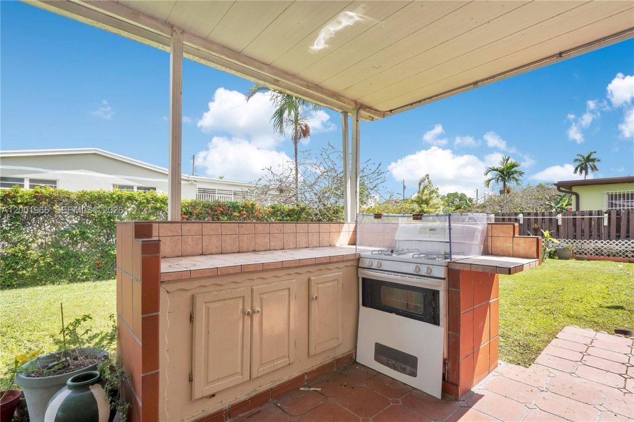 6895 SW 16th St, Miami, FL 33155 Photo