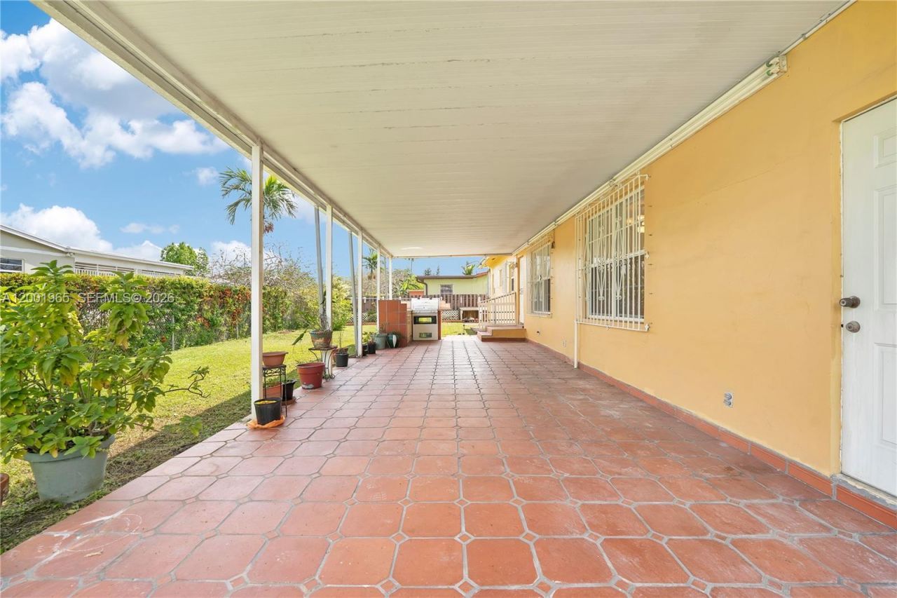 6895 SW 16th St, Miami, FL 33155 Photo