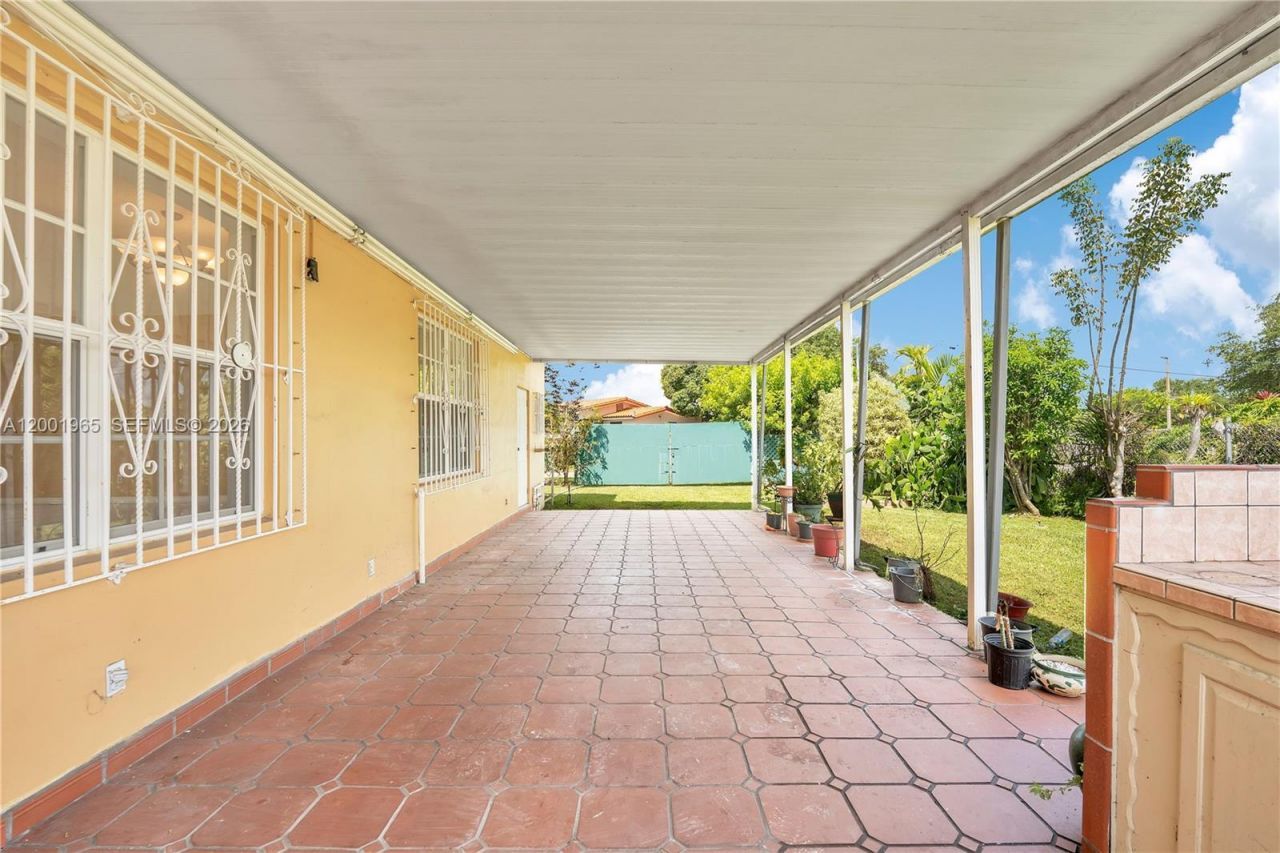 6895 SW 16th St, Miami, FL 33155 Photo