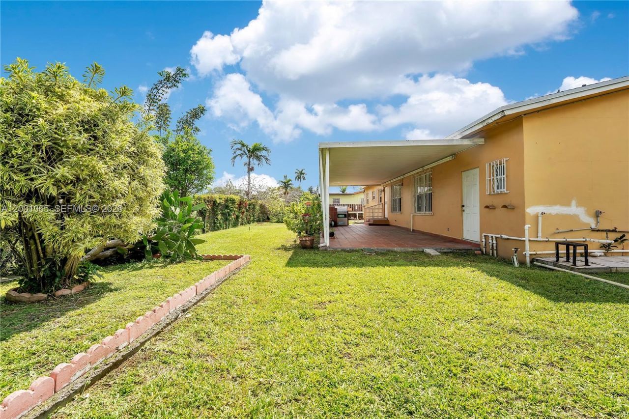 6895 SW 16th St, Miami, FL 33155 Photo