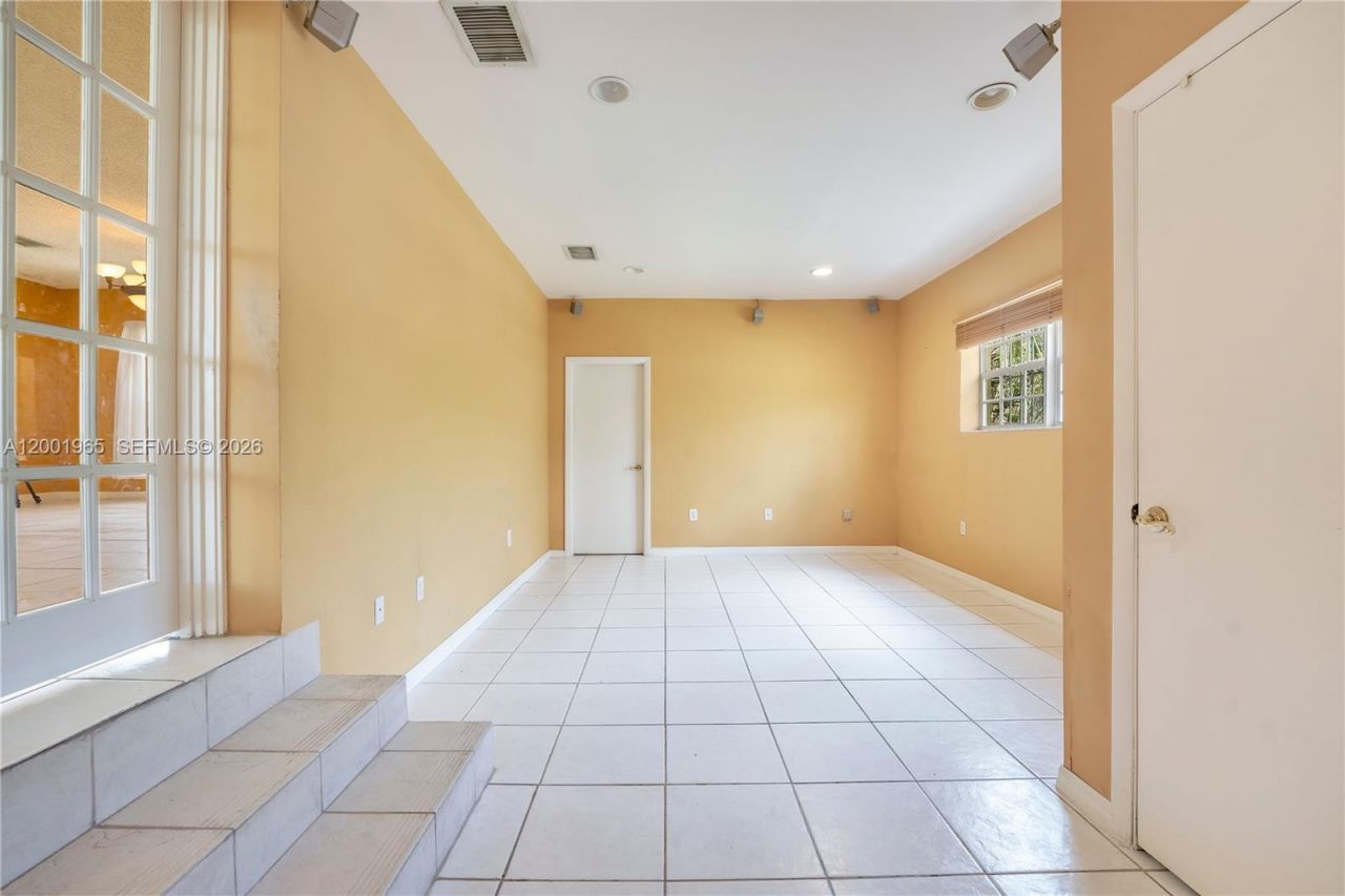 6895 SW 16th St, Miami, FL 33155 Photo