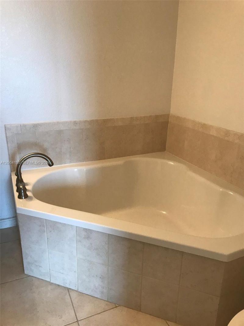 1830 Radius Dr , Unit 407, Hollywood, FL 33020 Photo