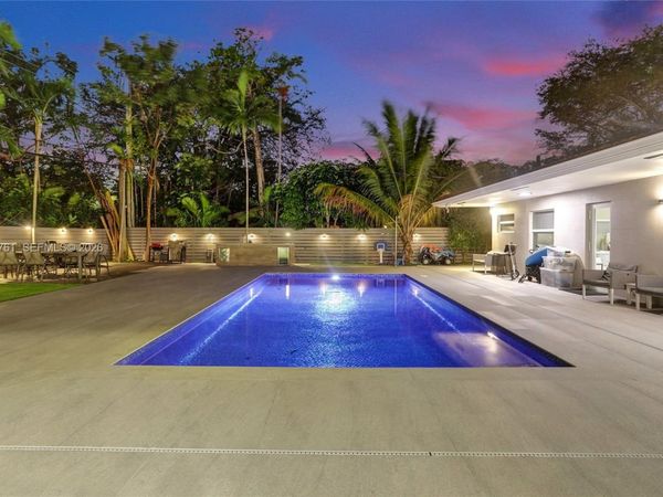 2126 NE 187th St, North Miami Beach, FL 33179