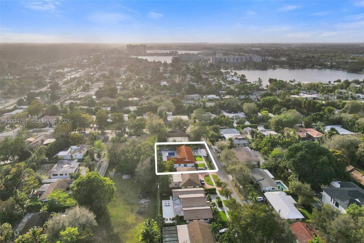 2126 NE 187th St, North Miami Beach, FL 33179 Photo