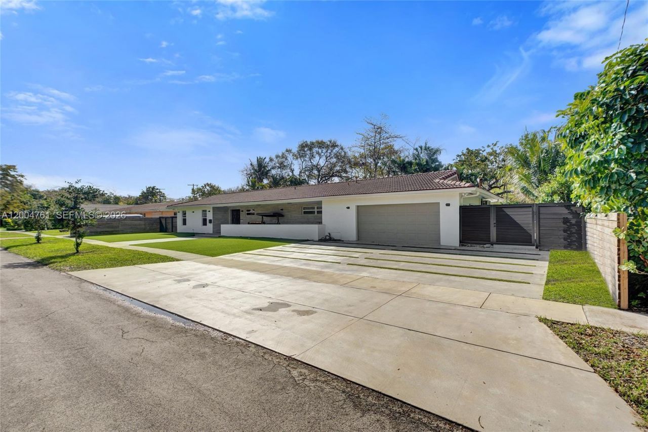2126 NE 187th St, North Miami Beach, FL 33179 Photo