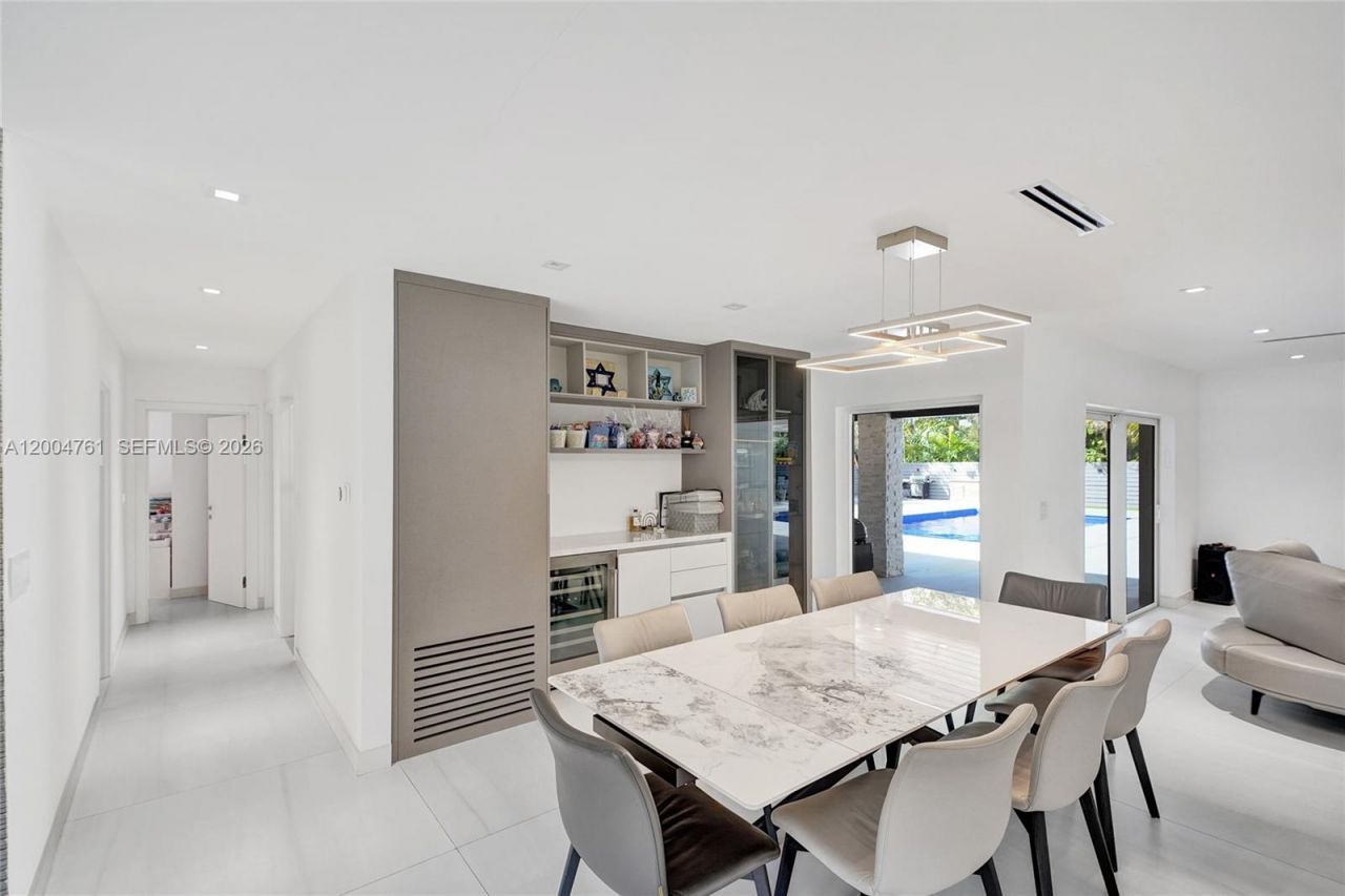 2126 NE 187th St, North Miami Beach, FL 33179 Photo