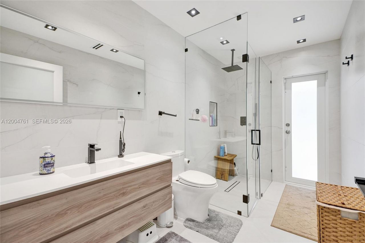 2126 NE 187th St, North Miami Beach, FL 33179 Photo