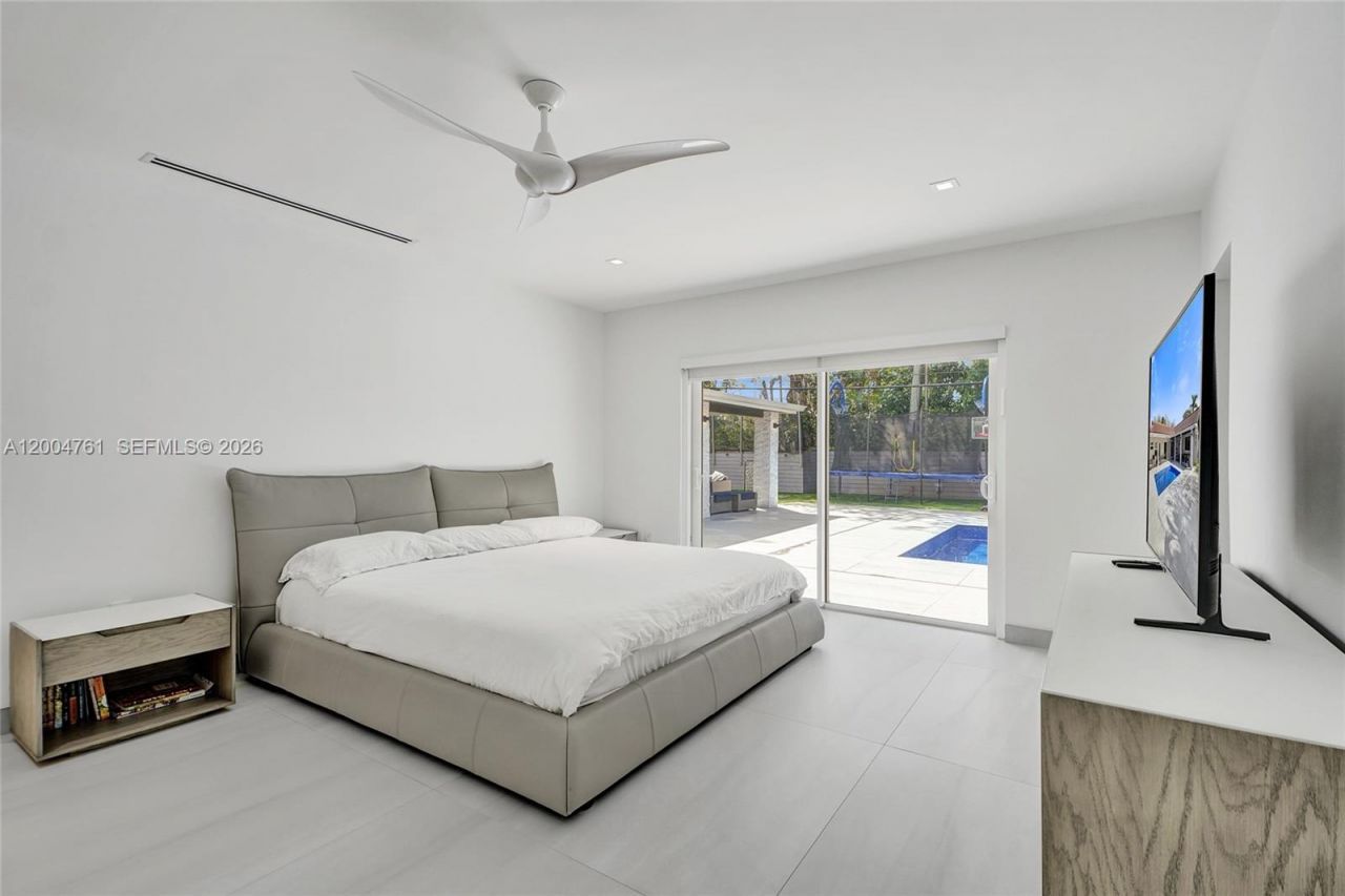 2126 NE 187th St, North Miami Beach, FL 33179 Photo