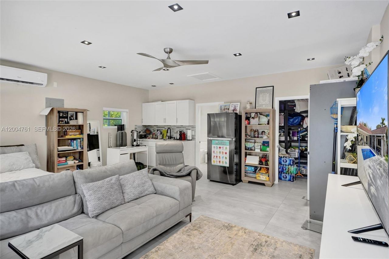 2126 NE 187th St, North Miami Beach, FL 33179 Photo