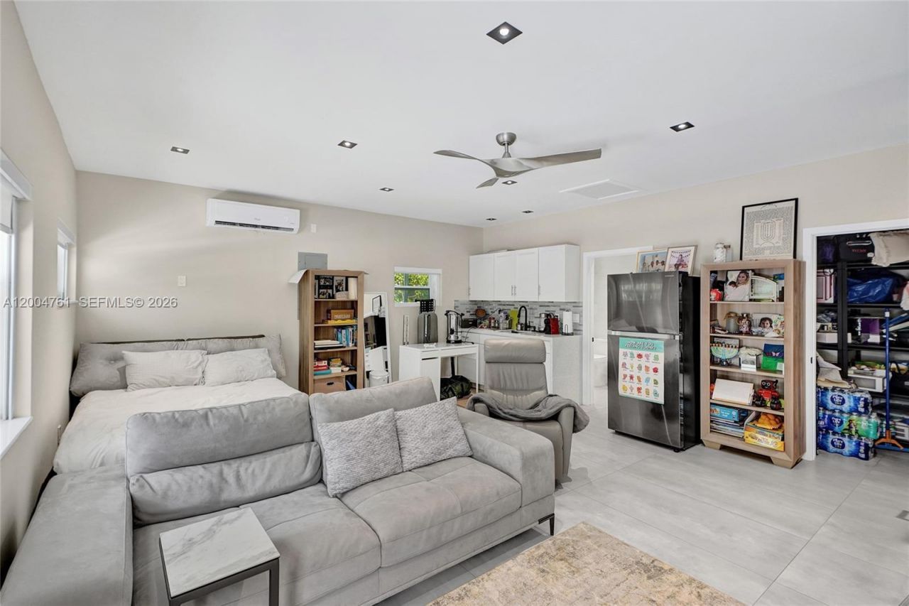 2126 NE 187th St, North Miami Beach, FL 33179 Photo