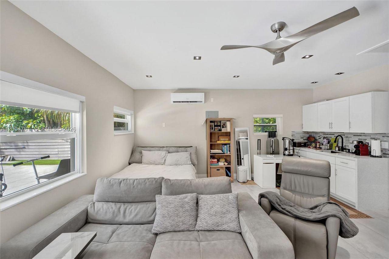 2126 NE 187th St, North Miami Beach, FL 33179 Photo