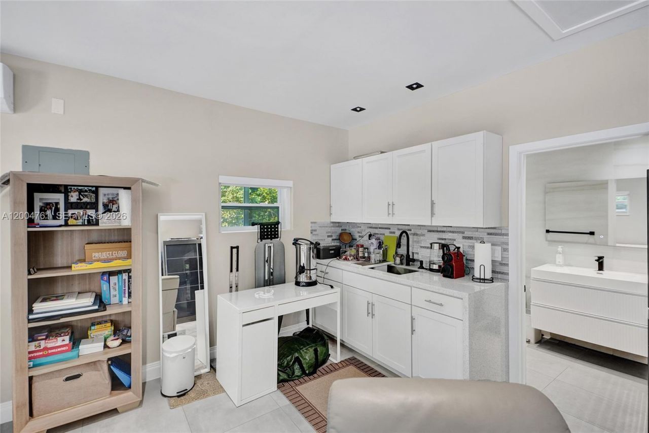 2126 NE 187th St, North Miami Beach, FL 33179 Photo