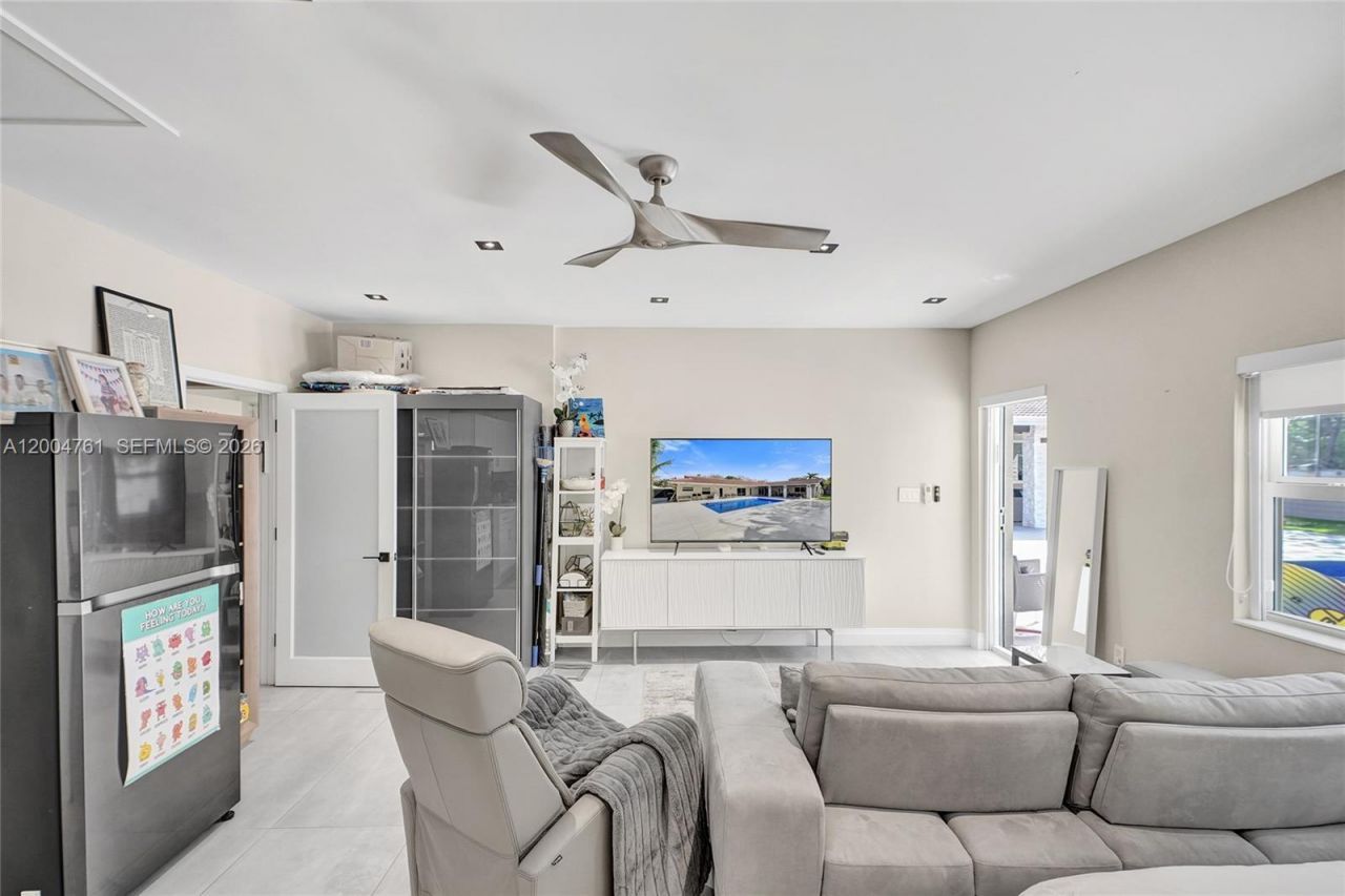 2126 NE 187th St, North Miami Beach, FL 33179 Photo