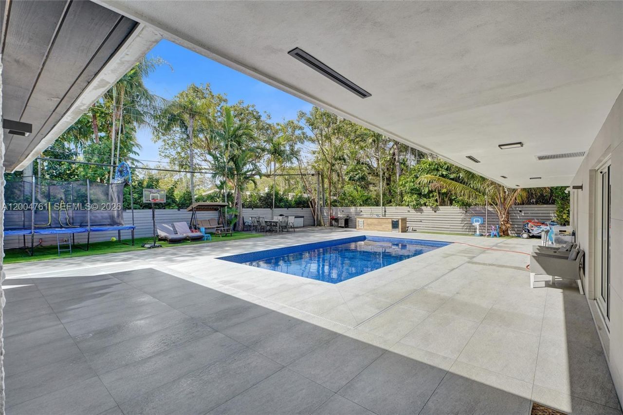 2126 NE 187th St, North Miami Beach, FL 33179 Photo