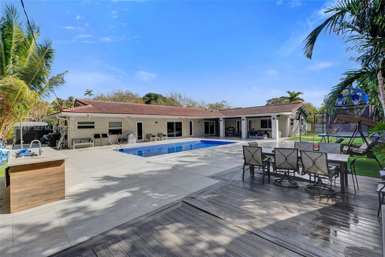 2126 NE 187th St, North Miami Beach, FL 33179 Photo