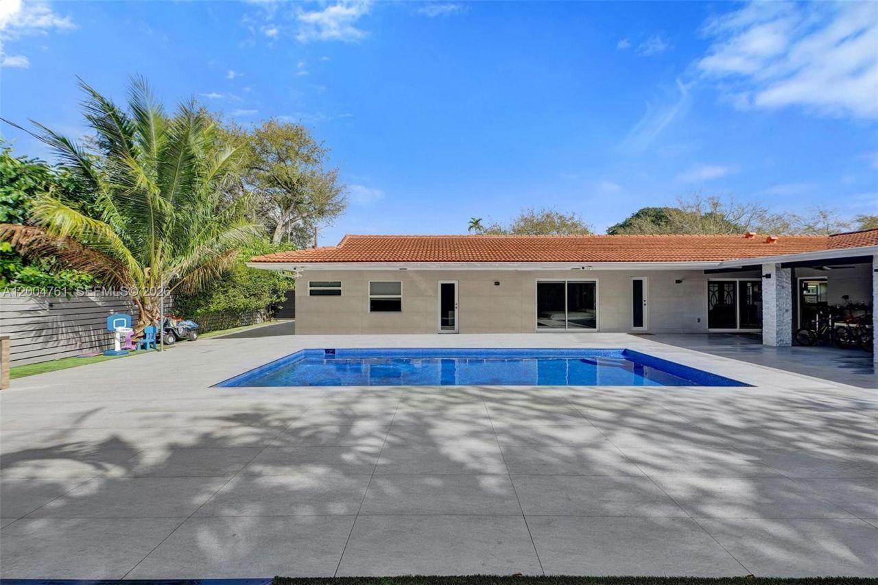 2126 NE 187th St, North Miami Beach, FL 33179 Photo