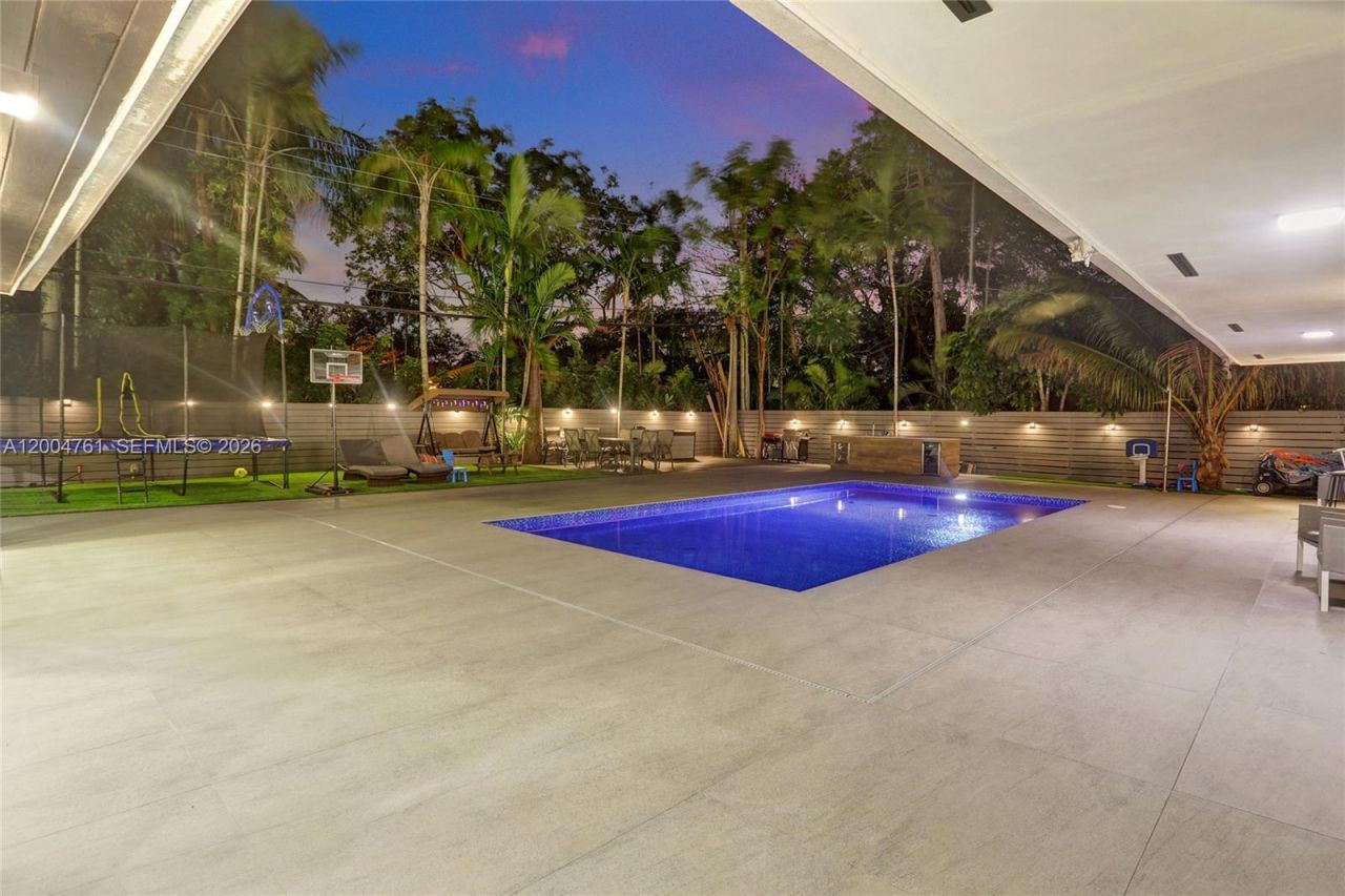 2126 NE 187th St, North Miami Beach, FL 33179 Photo