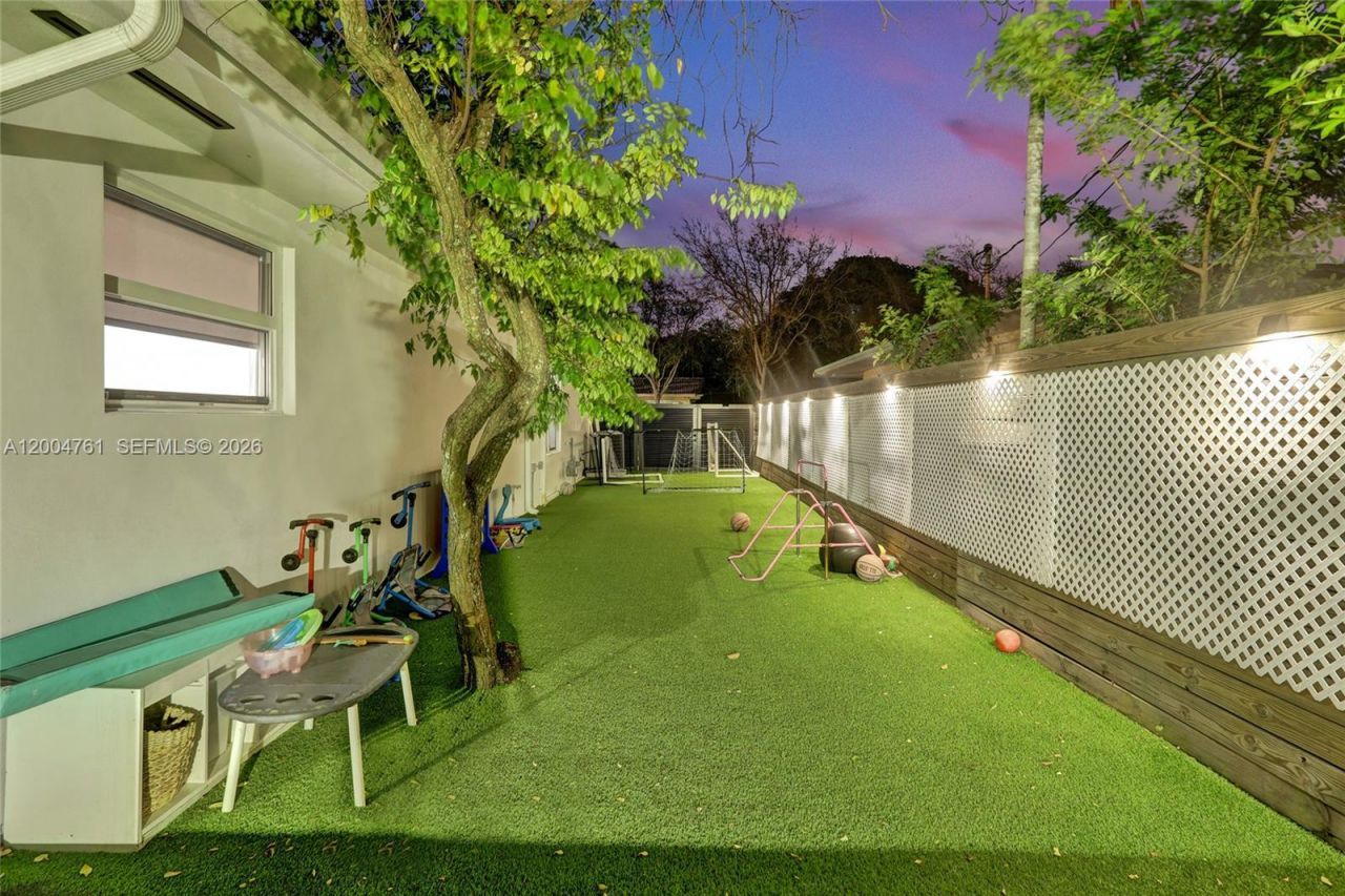 2126 NE 187th St, North Miami Beach, FL 33179 Photo