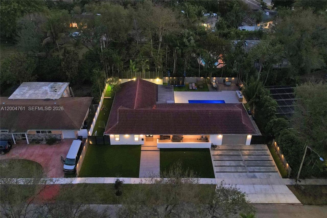2126 NE 187th St, North Miami Beach, FL 33179 Photo