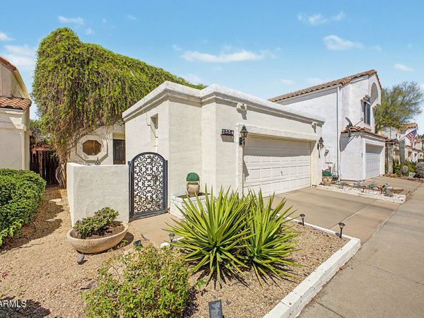 2334 E GELDING Drive, Phoenix, AZ 85022