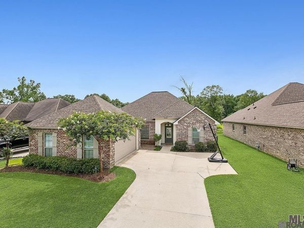 11343 Oak Run Dr, Geismar, LA 70734