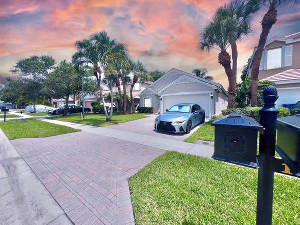 137 Canterbury Place, Royal Palm Beach, FL 33414