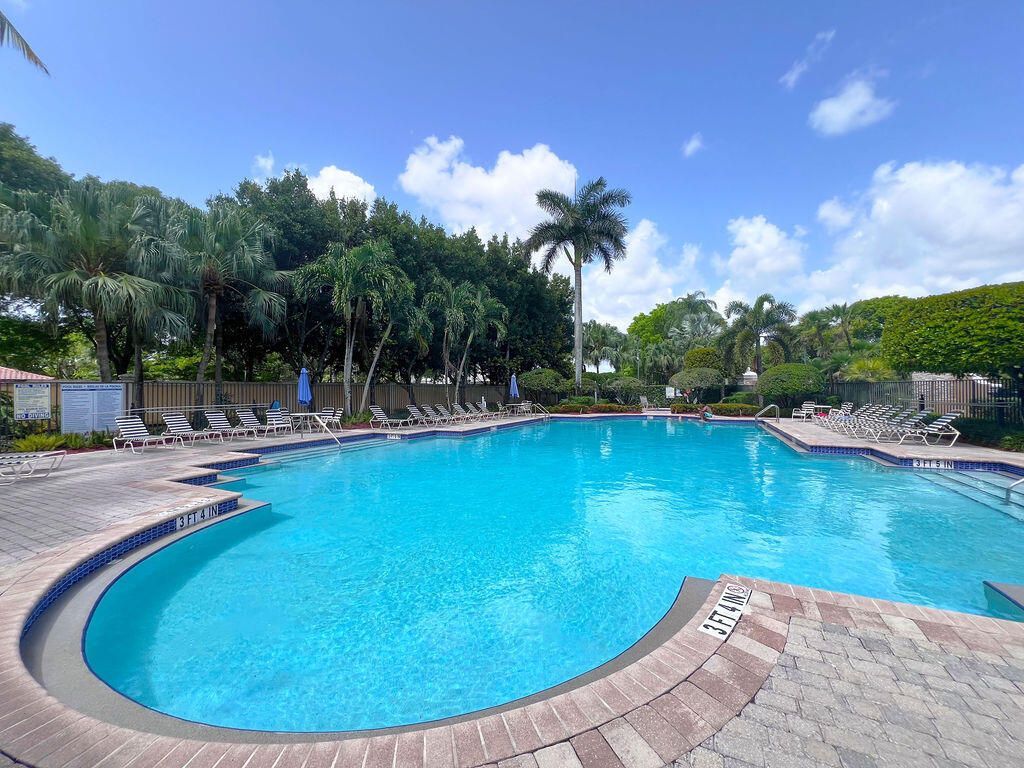 137 Canterbury Place, Royal Palm Beach, FL 33414 Photo