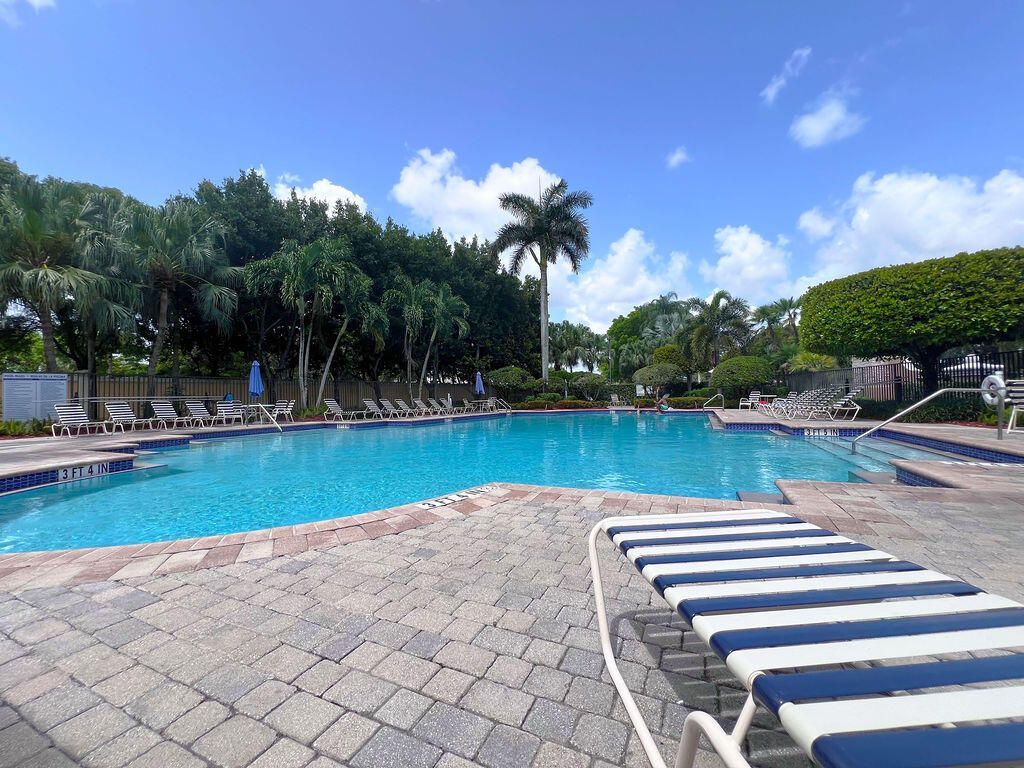 137 Canterbury Place, Royal Palm Beach, FL 33414 Photo