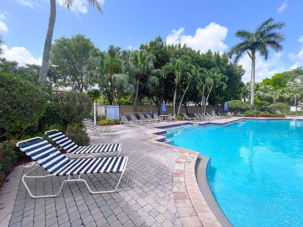 137 Canterbury Place, Royal Palm Beach, FL 33414 Photo
