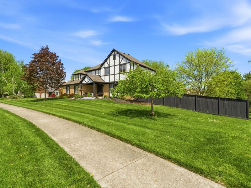 701 Waterton Drive, Westerville, OH 43081 Photo 2