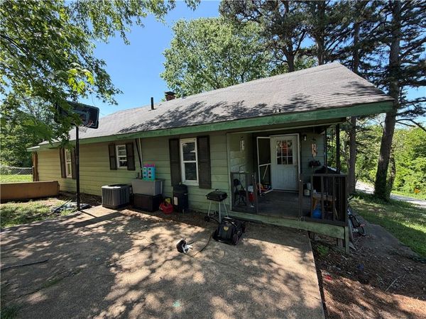 611 N Hughes Street , Huntsville, AR 72740