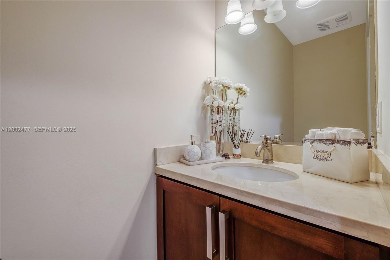 3141 Day Ave , Unit 3141, Miami, FL 33133 Photo