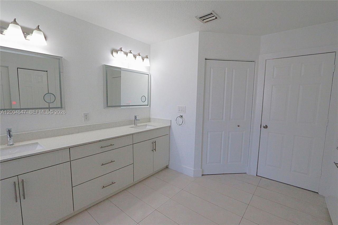 7392 NW 112th Ct , Unit 7392, Doral, FL 33178 Photo