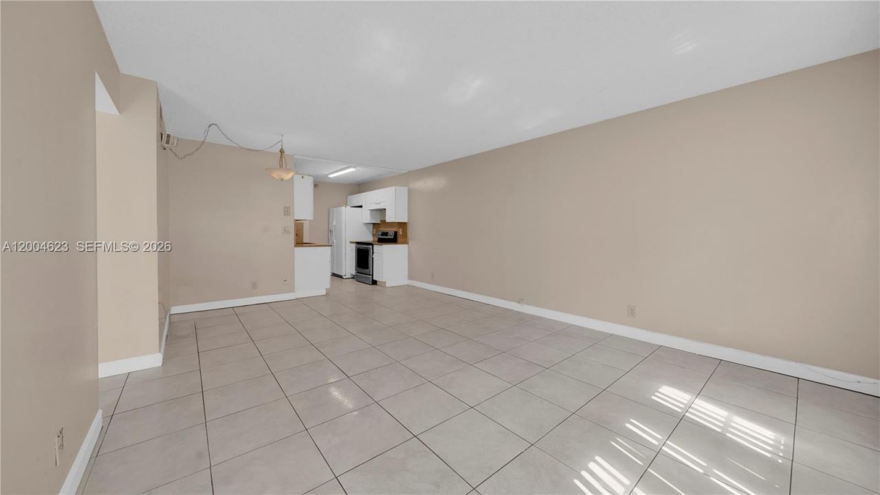9964 Twin Lakes Dr , Unit 35-B, Coral Springs, FL 33071 Photo