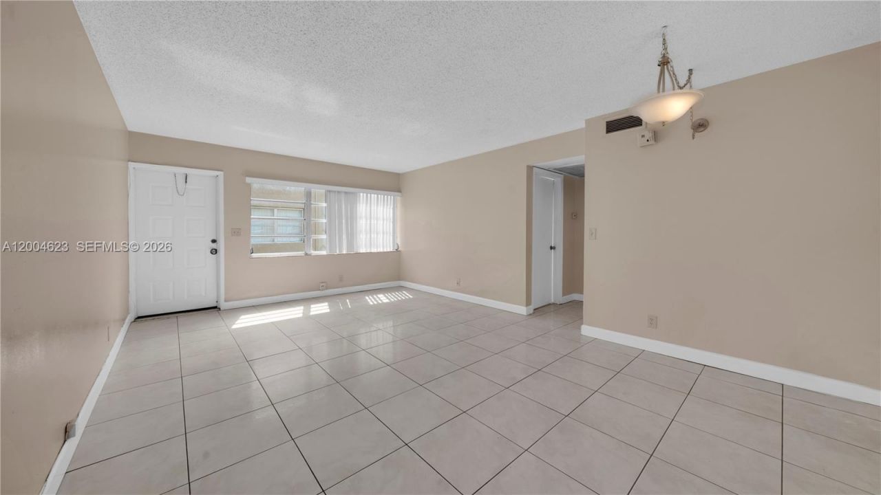 9964 Twin Lakes Dr , Unit 35-B, Coral Springs, FL 33071 Photo