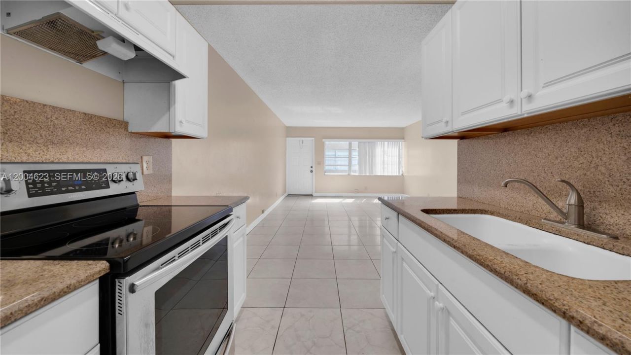 9964 Twin Lakes Dr , Unit 35-B, Coral Springs, FL 33071 Photo