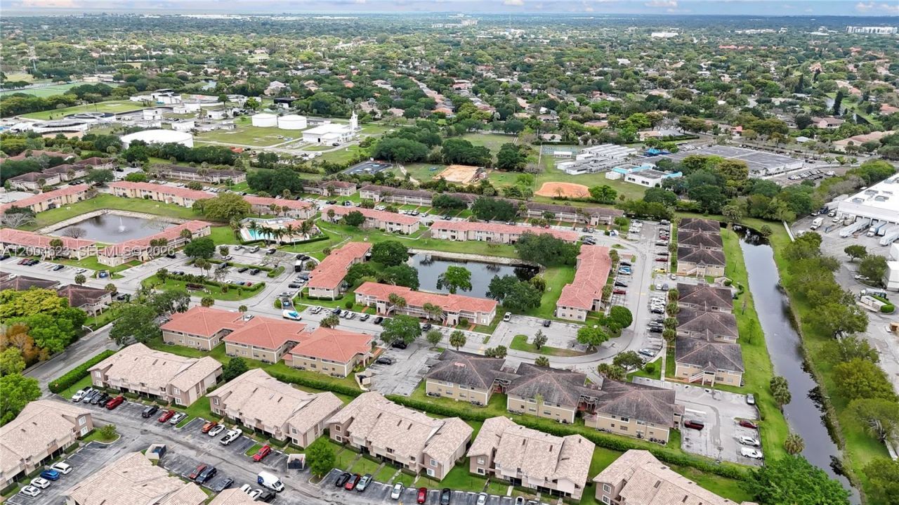 9964 Twin Lakes Dr , Unit 35-B, Coral Springs, FL 33071 Photo