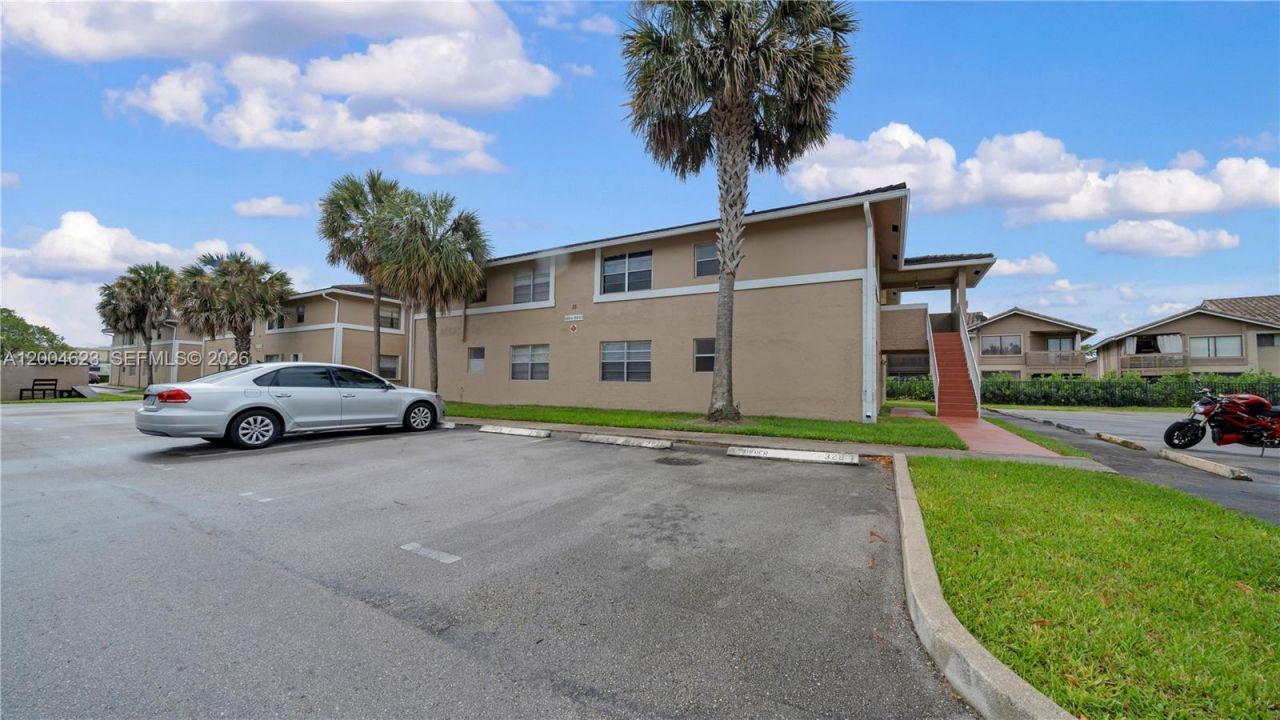 9964 Twin Lakes Dr , Unit 35-B, Coral Springs, FL 33071 Photo
