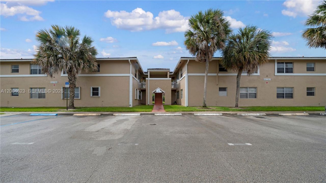 9964 Twin Lakes Dr , Unit 35-B, Coral Springs, FL 33071 Photo