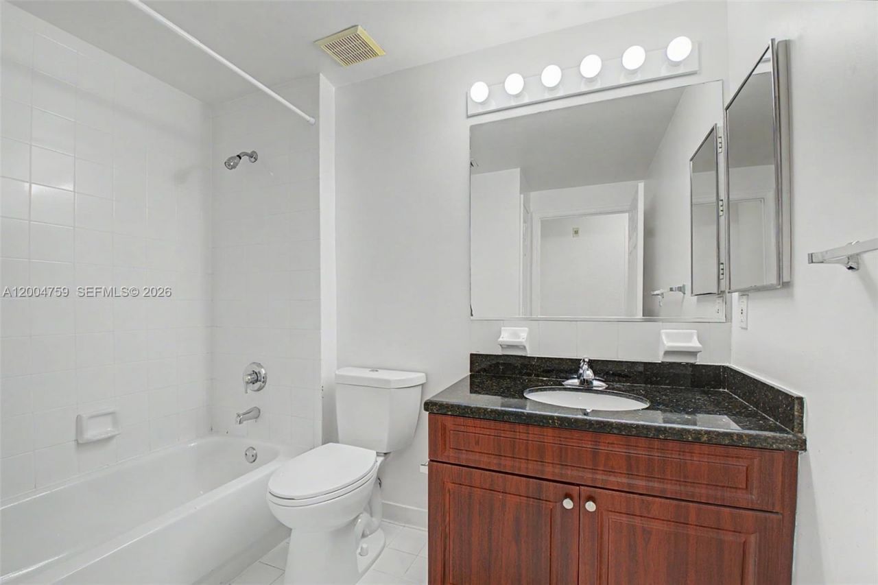 7000 SW 80th St , Unit 405, Miami, FL 33143 Photo