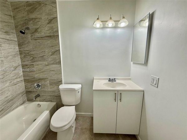 220 NE 41st St , Unit 4, Oakland Park, FL 33334