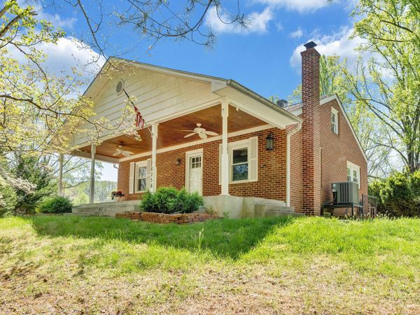 6256 Shady Acres DR, Roanoke, VA 24014