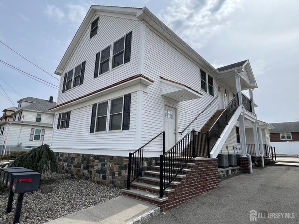 16 E Kupsch Street E, Sayreville, NJ 08872