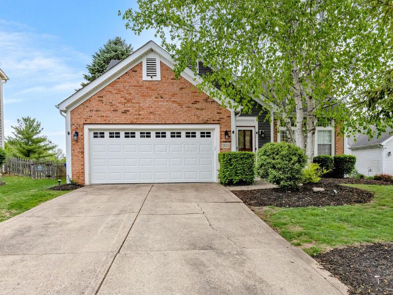 7824 Oakland Hills Court, Pickerington, OH 43147 Photo 2